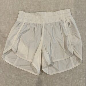Lululemon Hotty Hot Mid-Rise Short 3” White Size 6